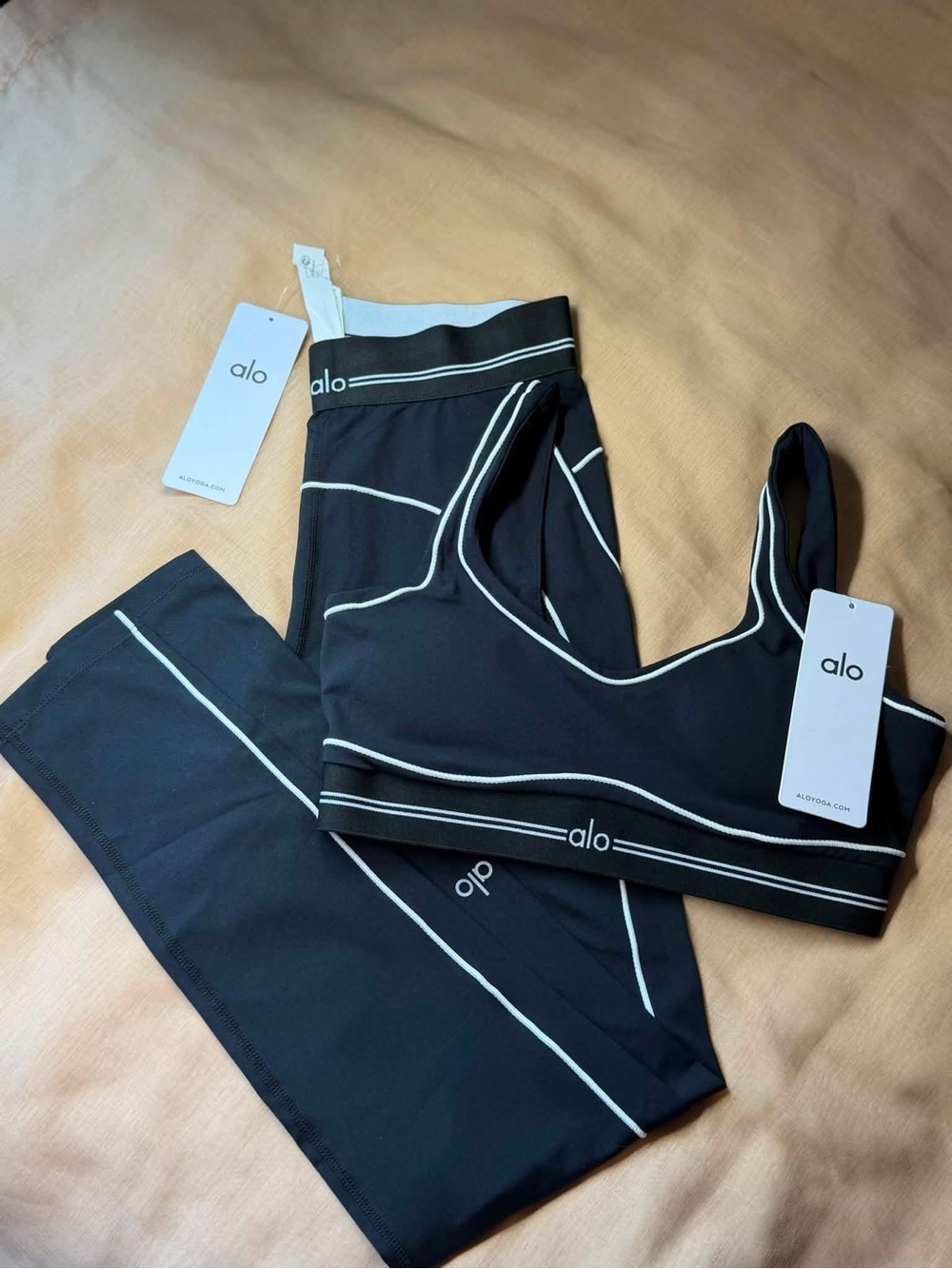 ALO Yoga Black Sports Bra and Leggings Set with White Piping